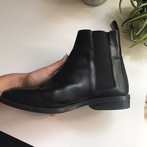Everlane Chelsea boots